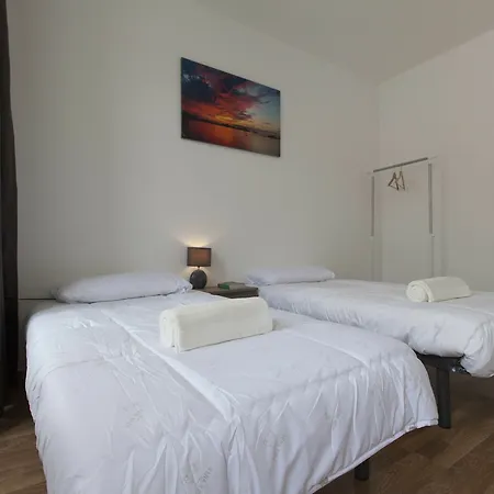 First Floor بيت ضيافة 2*